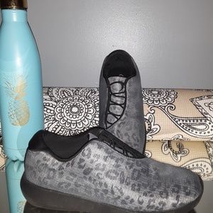 Jessica Simpson workout/yoga shoes
